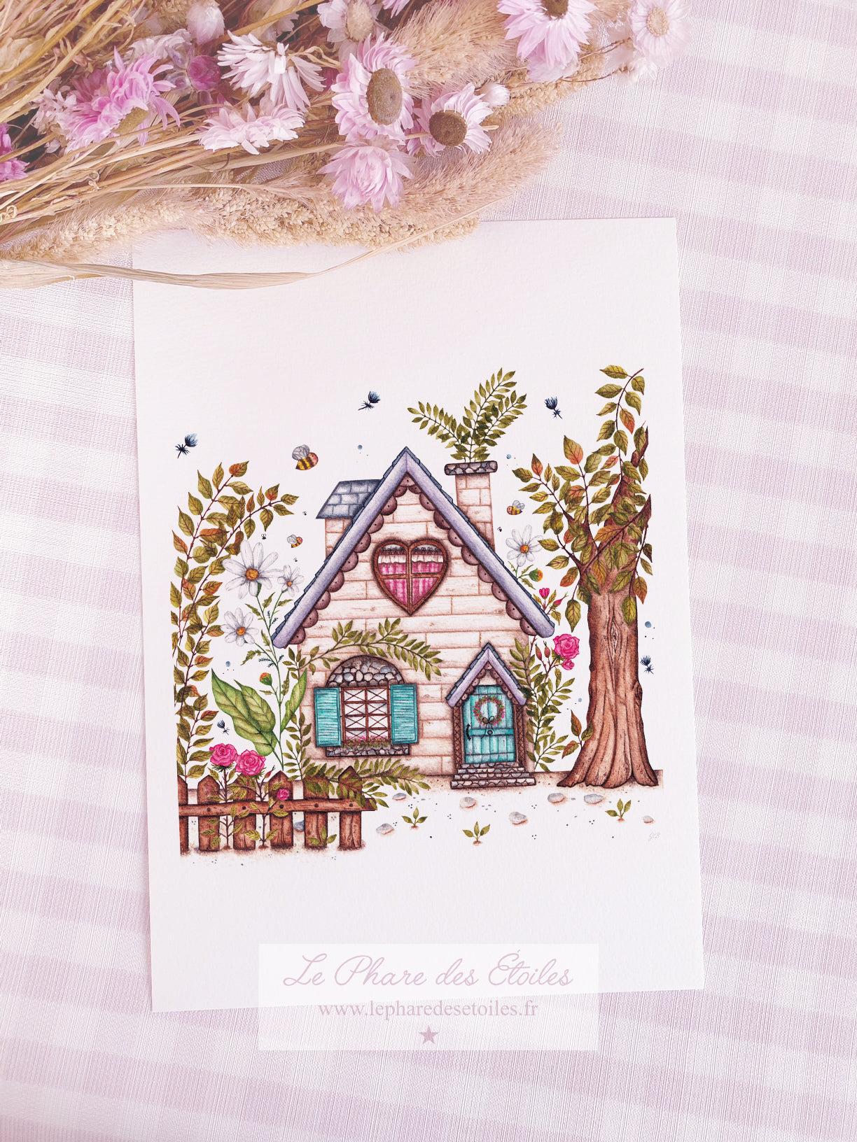 Affiche illustrée à l'aquarelle sur le thème du printemps, des fleurs, représentée par une maison fleurie. Illustration à encadrer. Décoration intérieure et chambre pour enfants.