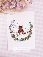 Charger l&#39;image dans la galerie, Affiche illustrée à l&#39;aquarelle avec un hibou sur le thème de la nuit et de la forêt. Illustration à encadrer. Décoration intérieure et chambre pour enfants.
